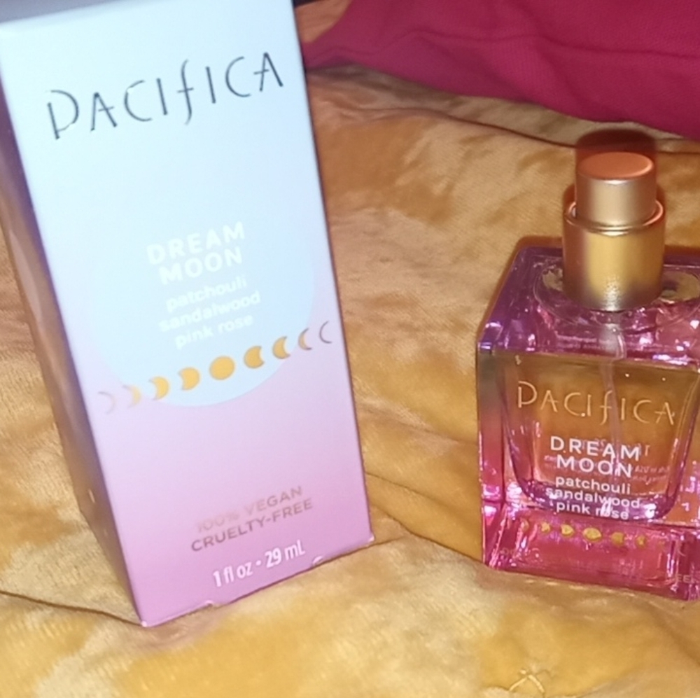 PACIFICA🌺🌿Dream Moon